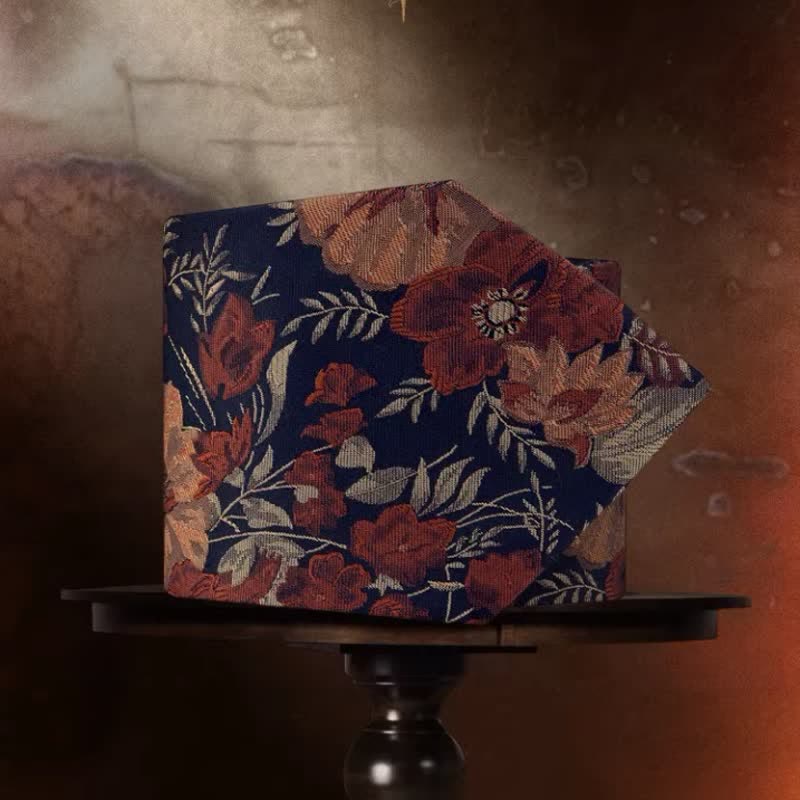 Cravate rétro à broderie florale pour homme sur fond bleu