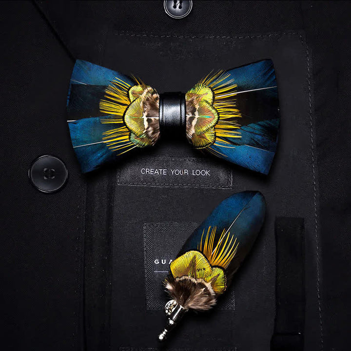Nœud papillon en plumes de paon bleu et jaune pour enfant avec épingle à revers