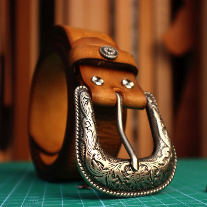 Ceinture en cuir à boucle élégante avec motif de fleur sculptée pour homme