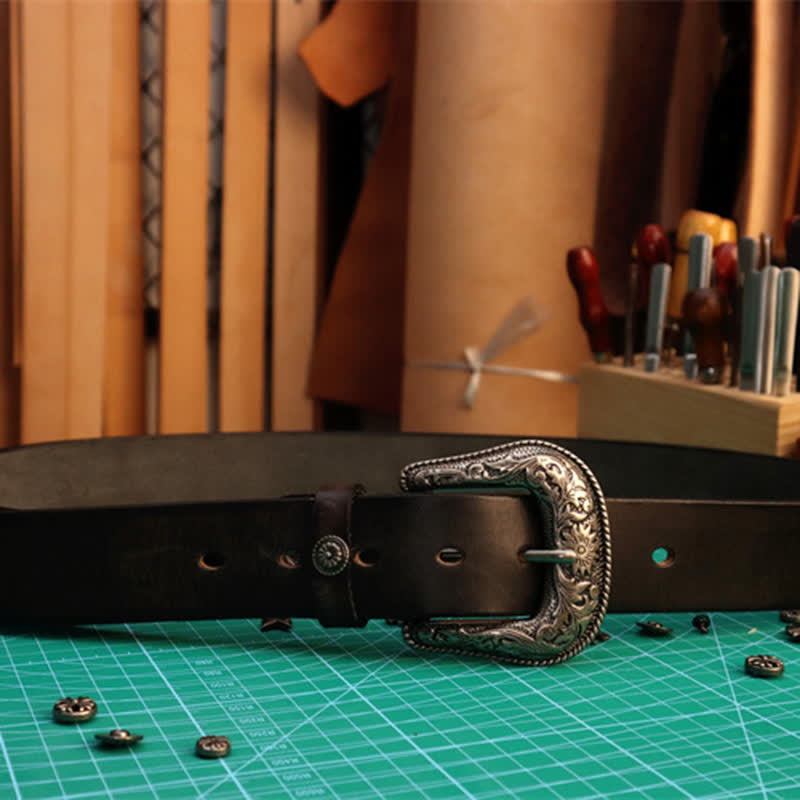 Ceinture en cuir à boucle élégante avec motif de fleur sculptée pour homme
