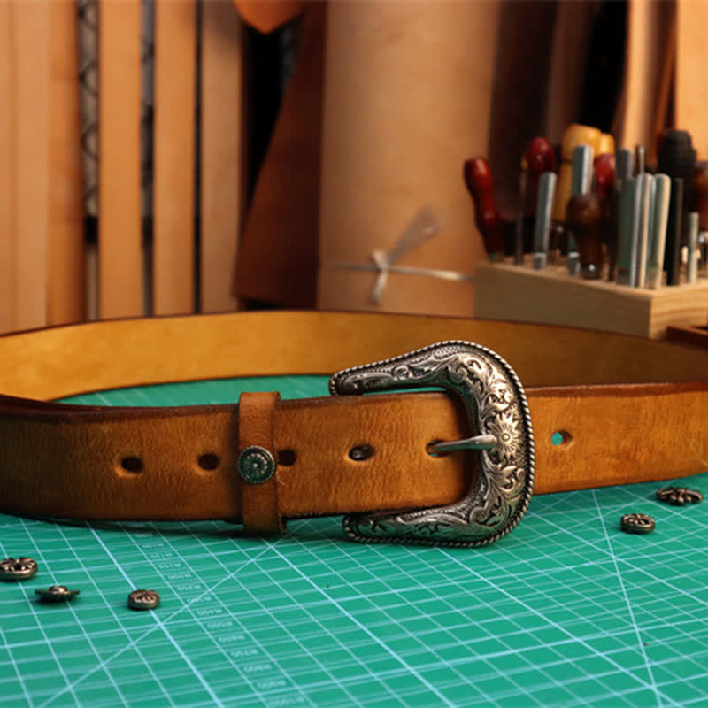 Ceinture en cuir à boucle élégante avec motif de fleur sculptée pour homme