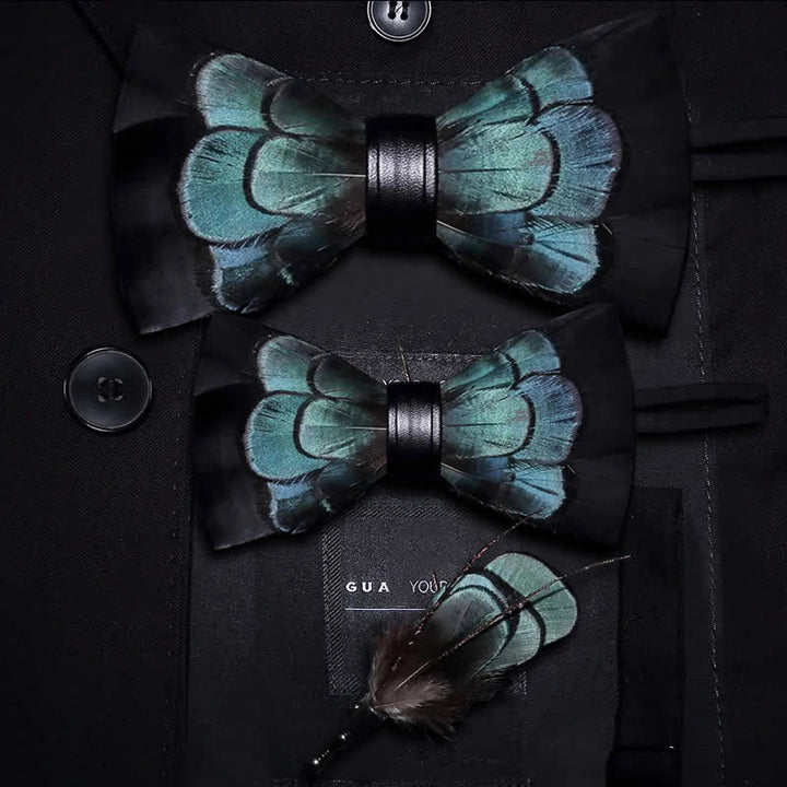 Nœud papillon en plumes noir et vert avec épingle à revers