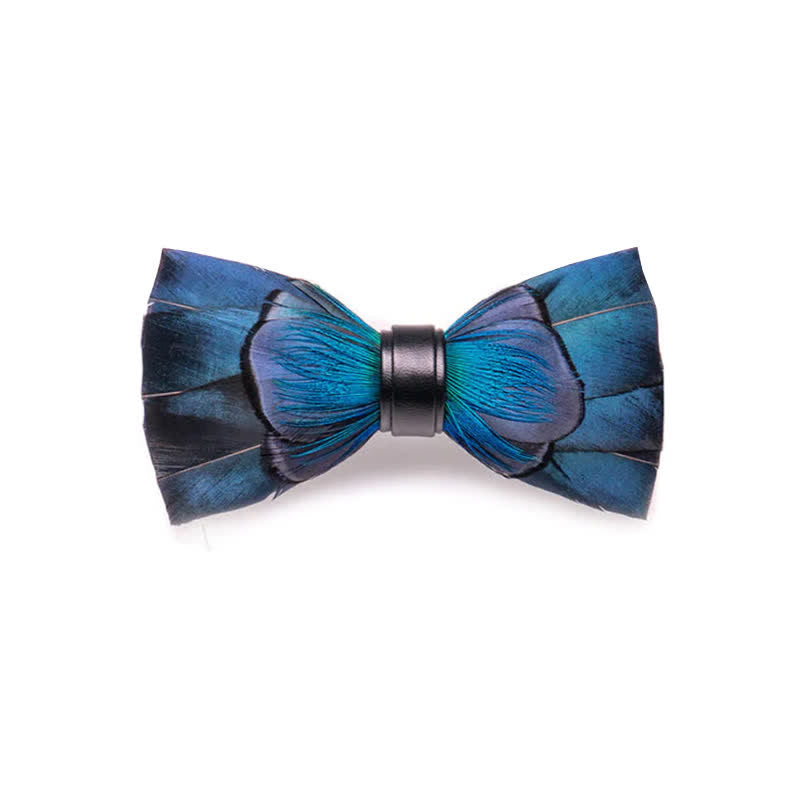 Nœud papillon en plumes bleu marine en cascade avec épingle à revers
