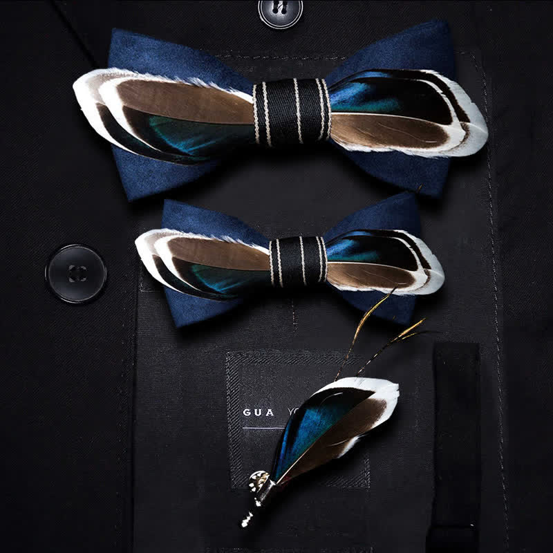 Nœud papillon vintage en plumes bleu marine et marron avec épingle à revers