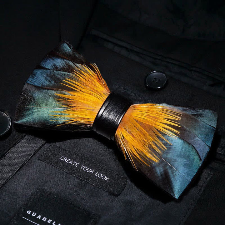 Nœud papillon en plumes de martin-pêcheur vert forêt et jaune avec épingle à revers