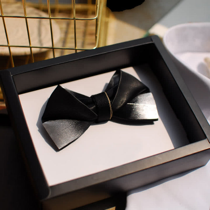 Nœud papillon pour homme à motif de plumes dégradées noires et blanches