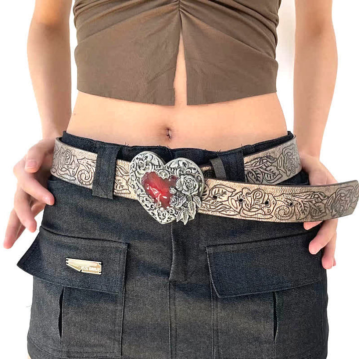 Ceinture en cuir avec motif de rose en relief et cœur en émail rouge