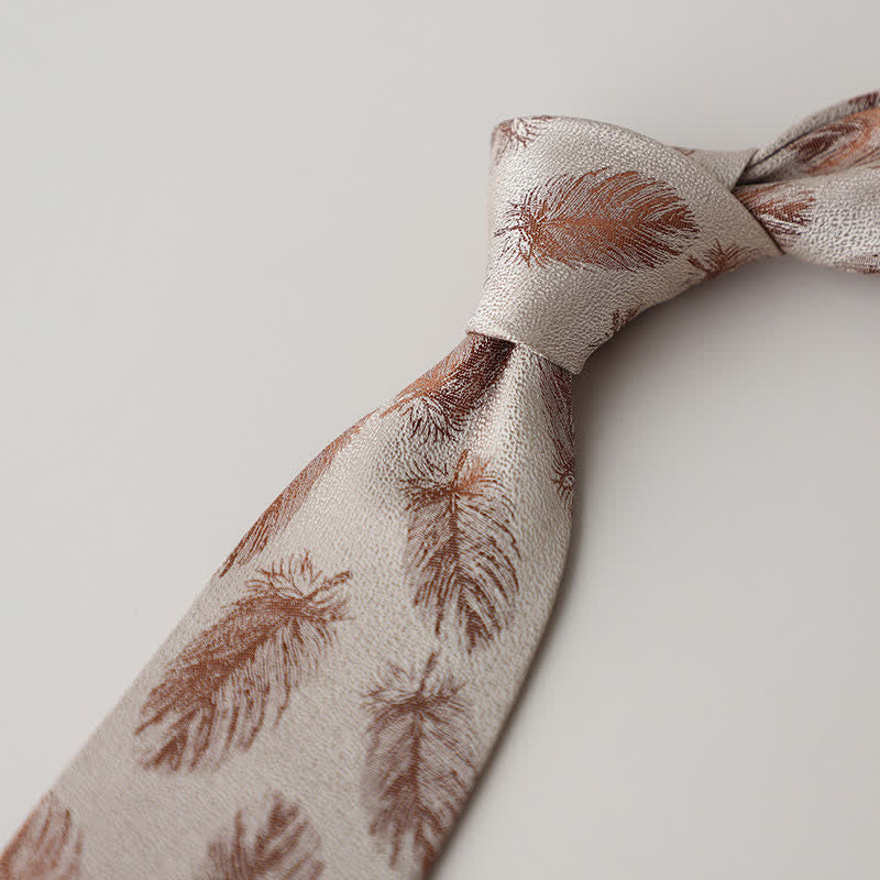Cravate beige et marron à motif de plumes pour homme