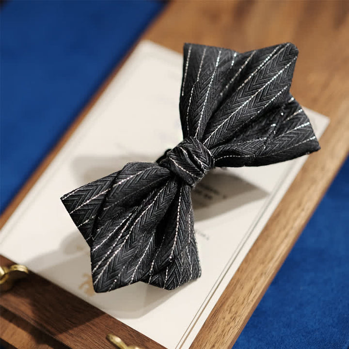 Nœud papillon à chevrons rayé gris foncé pour homme