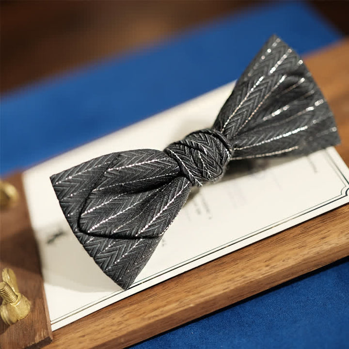 Nœud papillon à chevrons rayé gris foncé pour homme
