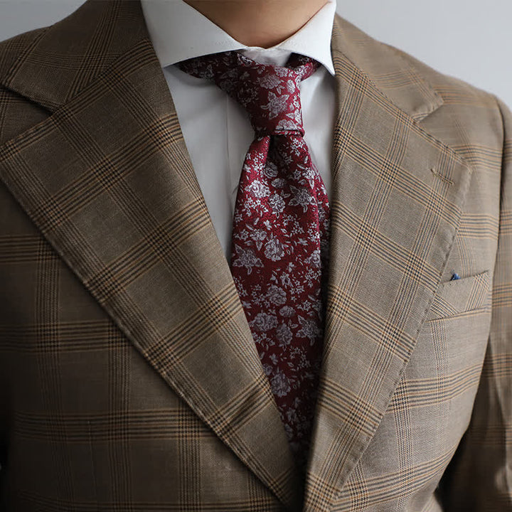 Cravate formelle à motif floral pastel bordeaux délicate pour homme