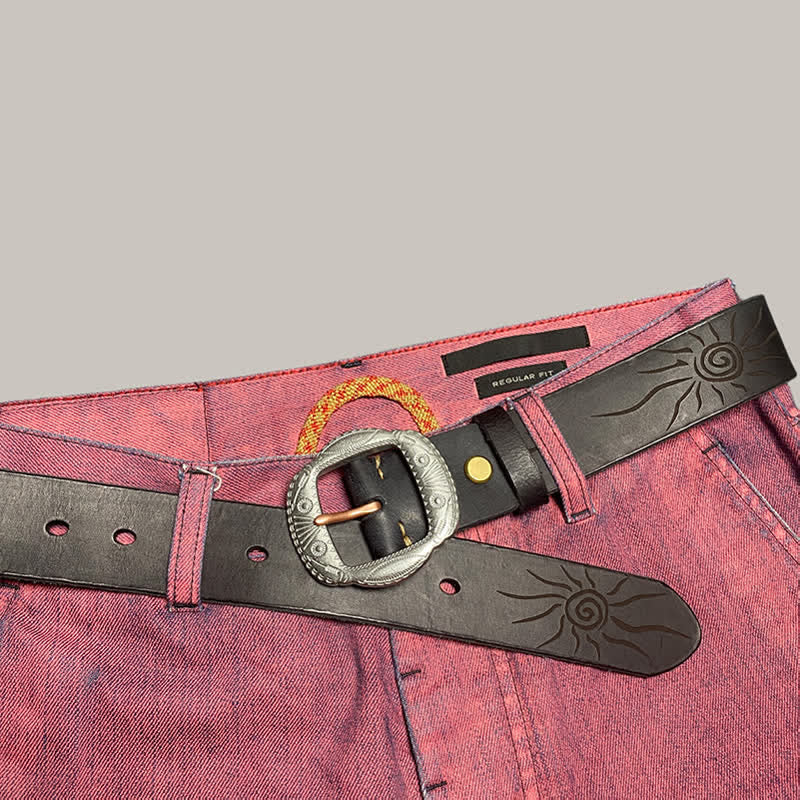 Ceinture en cuir avec boucle argentée et motif soleil rétro en relief