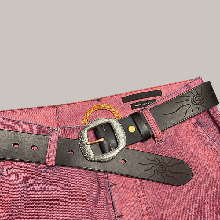 Ceinture en cuir avec boucle argentée et motif soleil rétro en relief