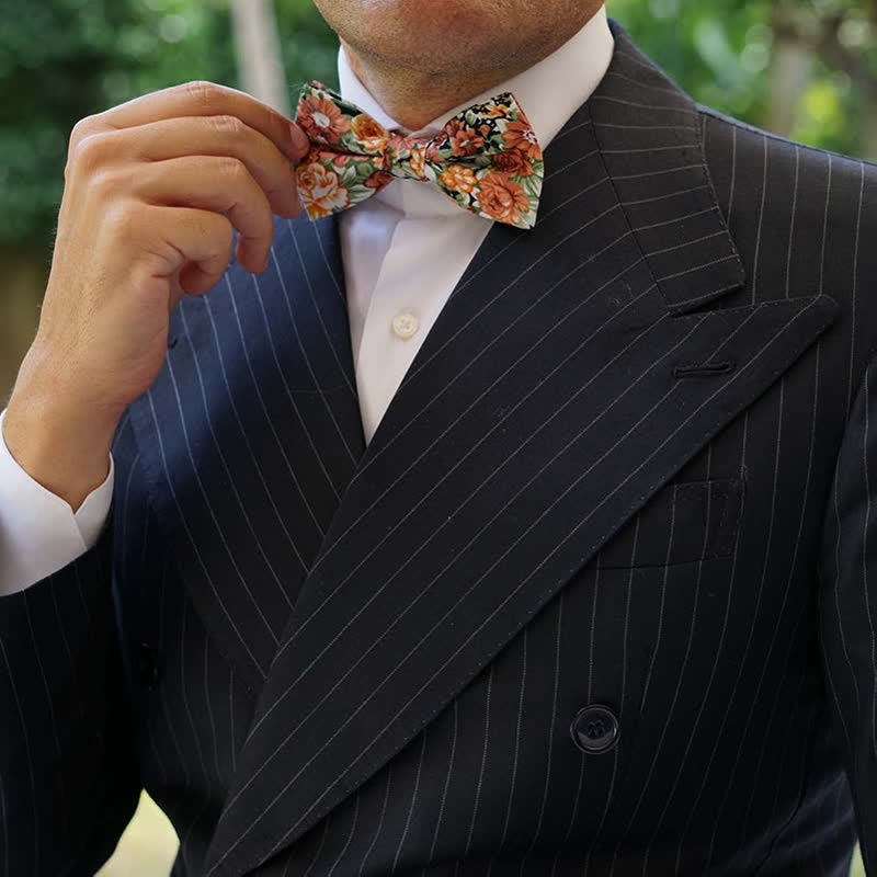 Nœud papillon élégant à motifs floraux et feuilles orange pour homme