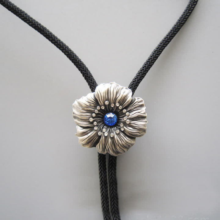 Cravate bolo en forme de fleur avec strass en faux cristal bleu
