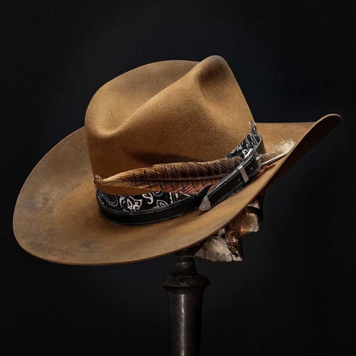 Chapeau de cowboy en laine et plumes avec lanières en cuir et cachemire