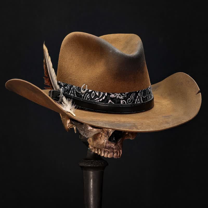 Chapeau de cowboy en laine et plumes avec lanières en cuir et cachemire