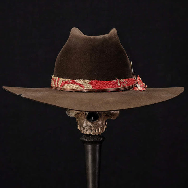 Chapeau de cowboy en laine marron foncé King Card en tissu rouge