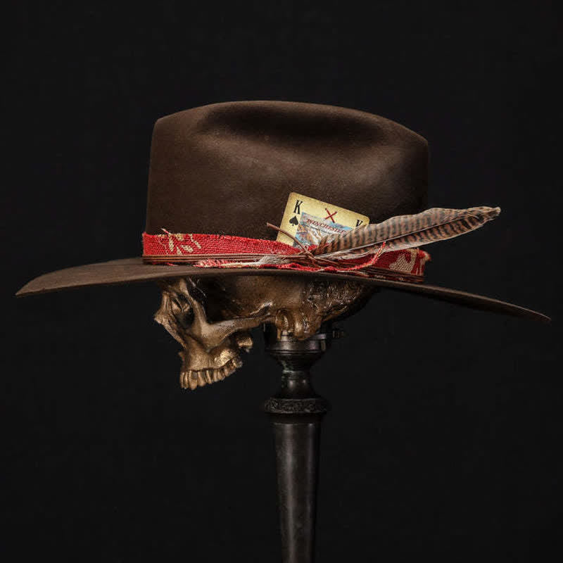 Chapeau de cowboy en laine marron foncé King Card en tissu rouge