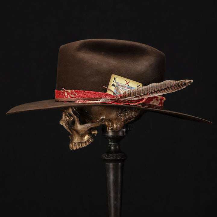 Chapeau de cowboy en laine marron foncé King Card en tissu rouge