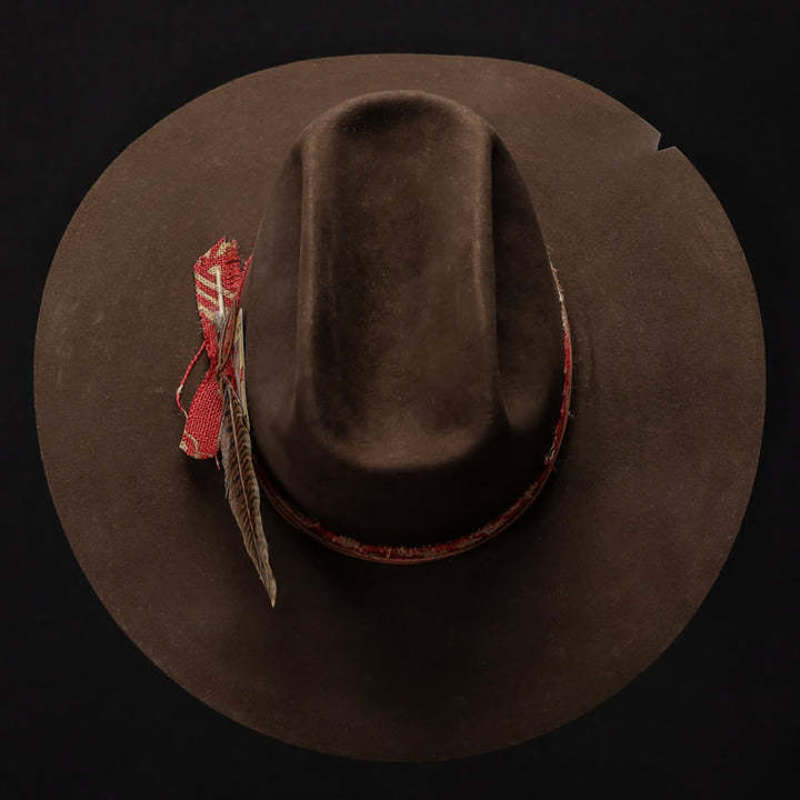 Chapeau de cowboy en laine marron foncé King Card en tissu rouge
