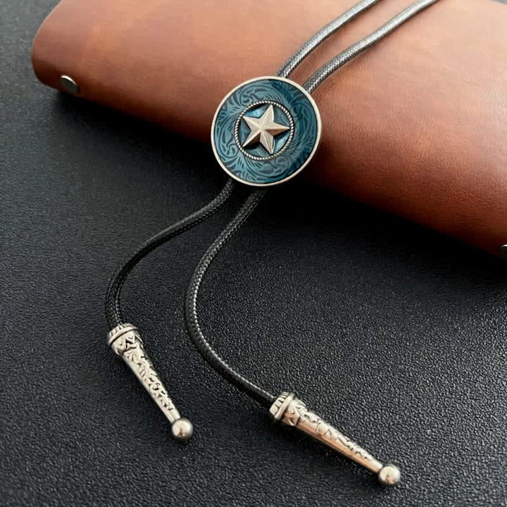 Cravate bolo élégante en émail bleu avec étoile à cinq branches