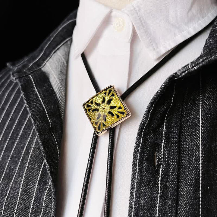 Cravate bolo en forme de diamant à motif de fleurs dorées