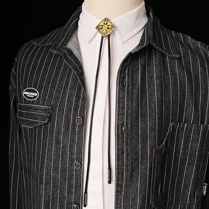 Cravate bolo en forme de diamant à motif de fleurs dorées