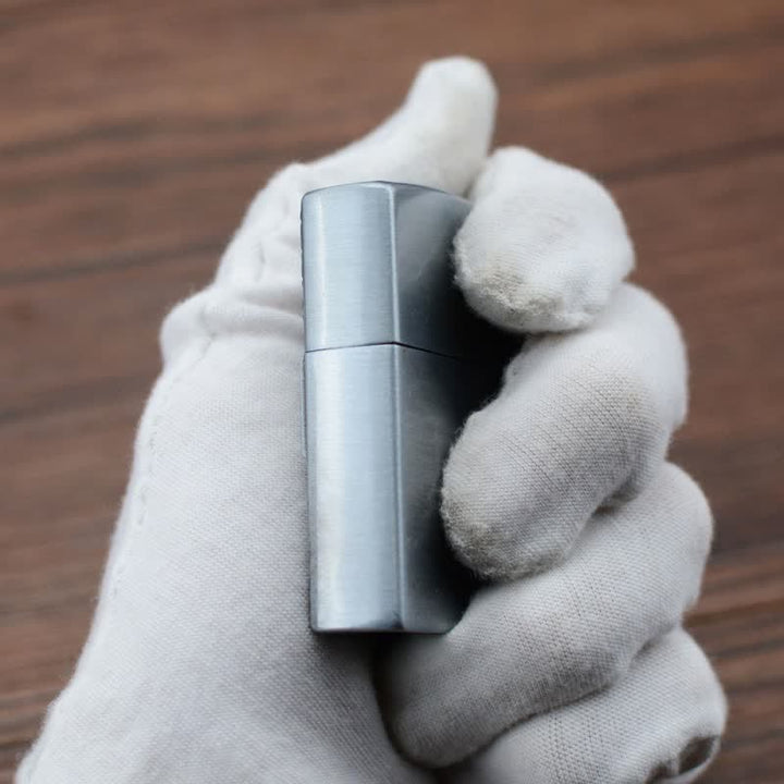 Briquet au butane rechargeable avec meule en relief en forme de croix de Jésus