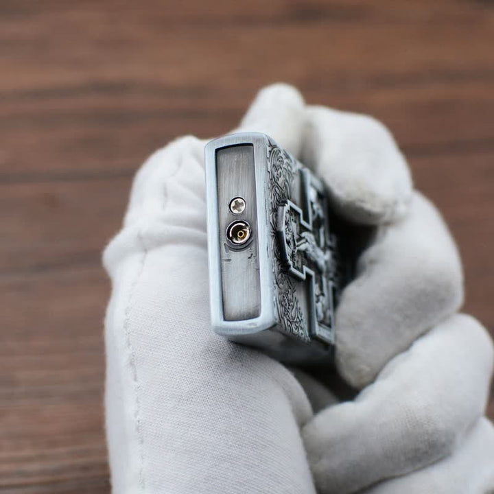 Briquet au butane rechargeable avec meule en relief en forme de croix de Jésus