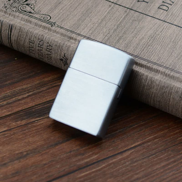 Briquet au butane rechargeable avec meule en relief en forme de croix de Jésus