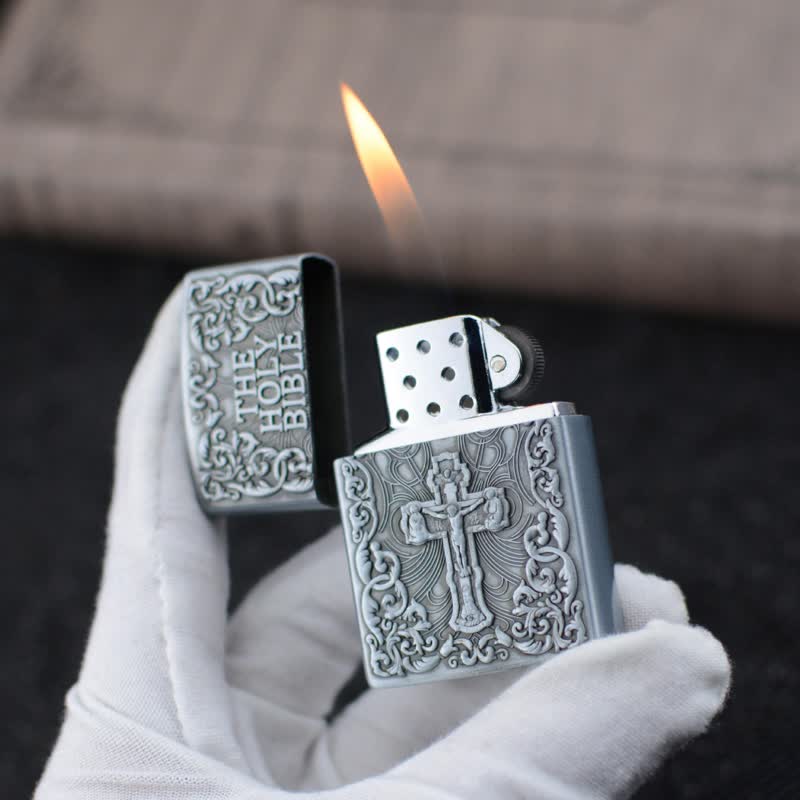 Briquet au butane rechargeable avec meule en croix de la Sainte Bible