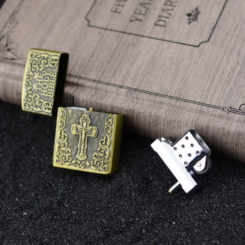 Briquet au butane rechargeable avec meule en croix de la Sainte Bible