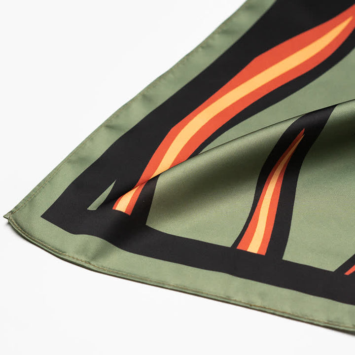 Foulard carré rayé à motif de flammes vertes et rouges avec boucle pour foulard
