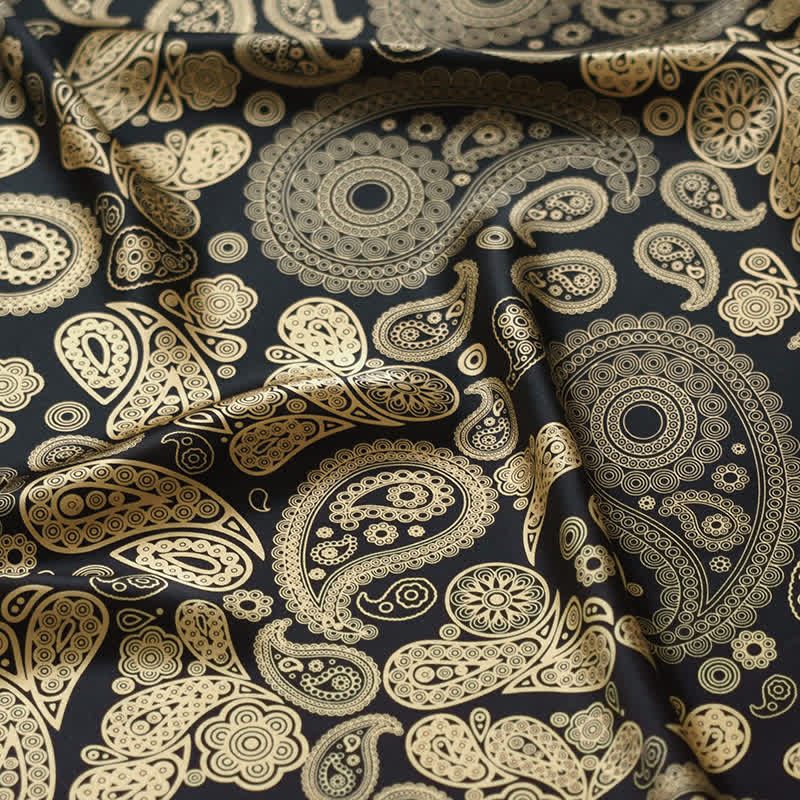 Écharpe carrée de luxe à motif cachemire noir et doré avec boucle d'écharpe