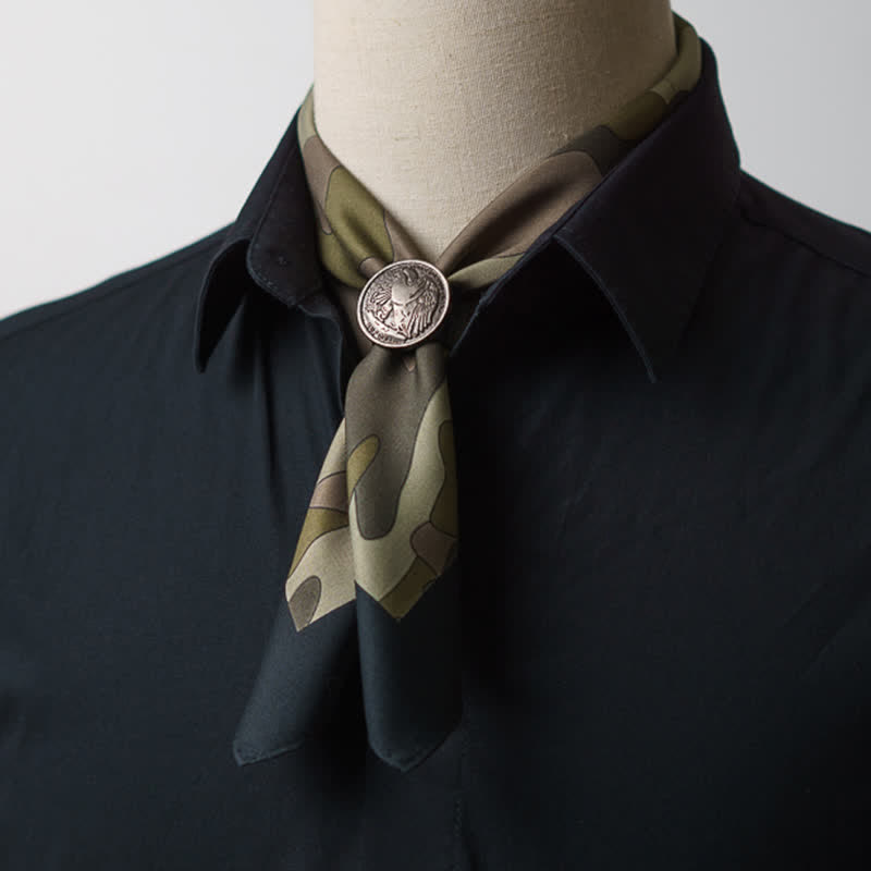 Foulard carré à motif camouflage avec boucle pour foulard