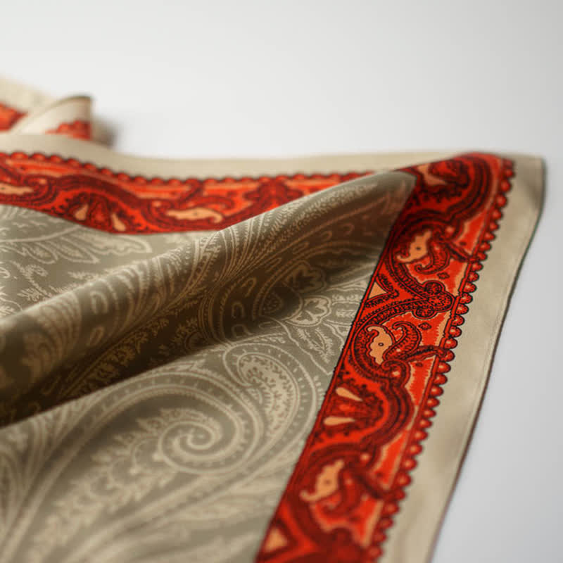 Foulard carré à imprimé cachemire exotique avec boucle pour foulard