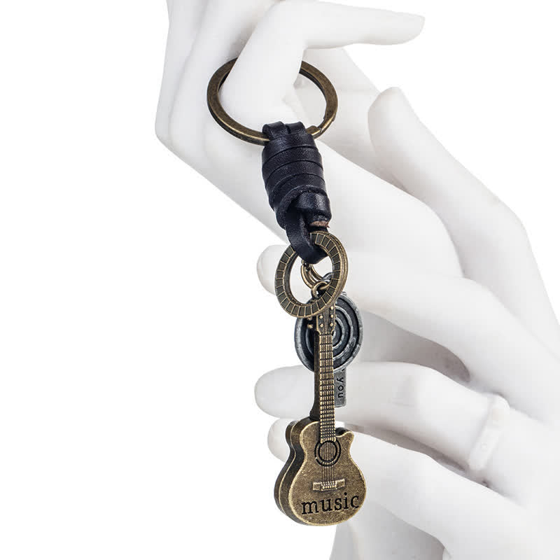 Porte-clés en cuir avec pendentif en forme de guitare musicale