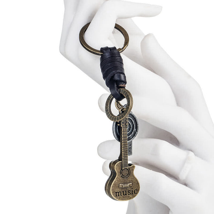 Porte-clés en cuir avec pendentif en forme de guitare musicale