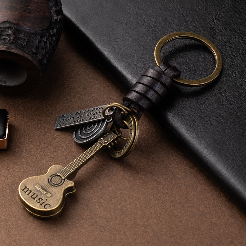 Porte-clés en cuir avec pendentif en forme de guitare musicale