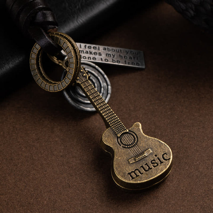 Porte-clés en cuir avec pendentif en forme de guitare musicale