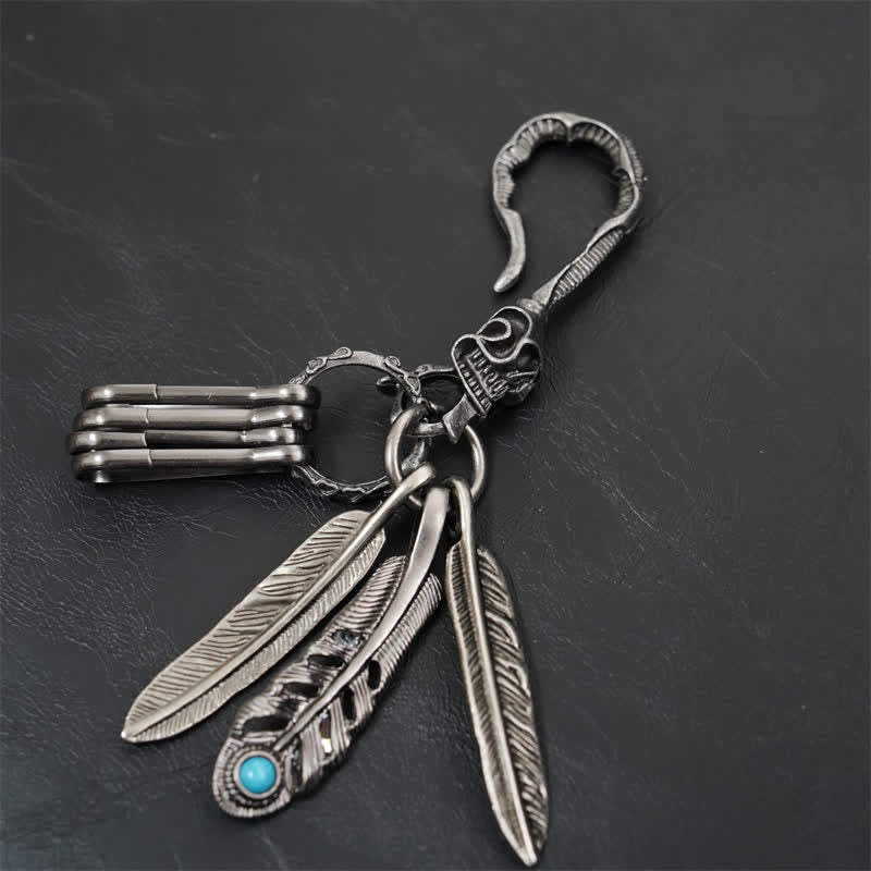 Porte-clés en cuir bleu turquoise avec plumes de crâne Boho