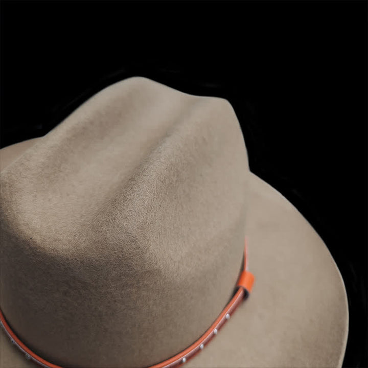 Chapeau de cowboy classique en chameau avec rivets élégants