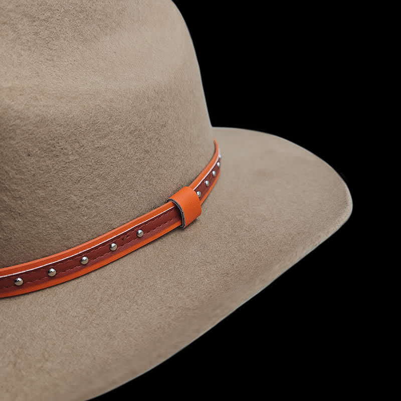 Chapeau de cowboy classique en chameau avec rivets élégants