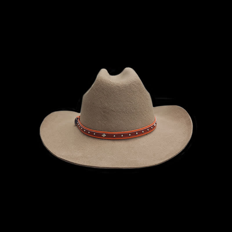 Chapeau de cowboy classique en chameau avec rivets élégants