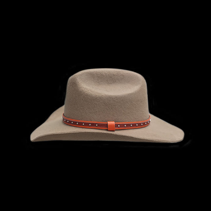 Chapeau de cowboy classique en chameau avec rivets élégants