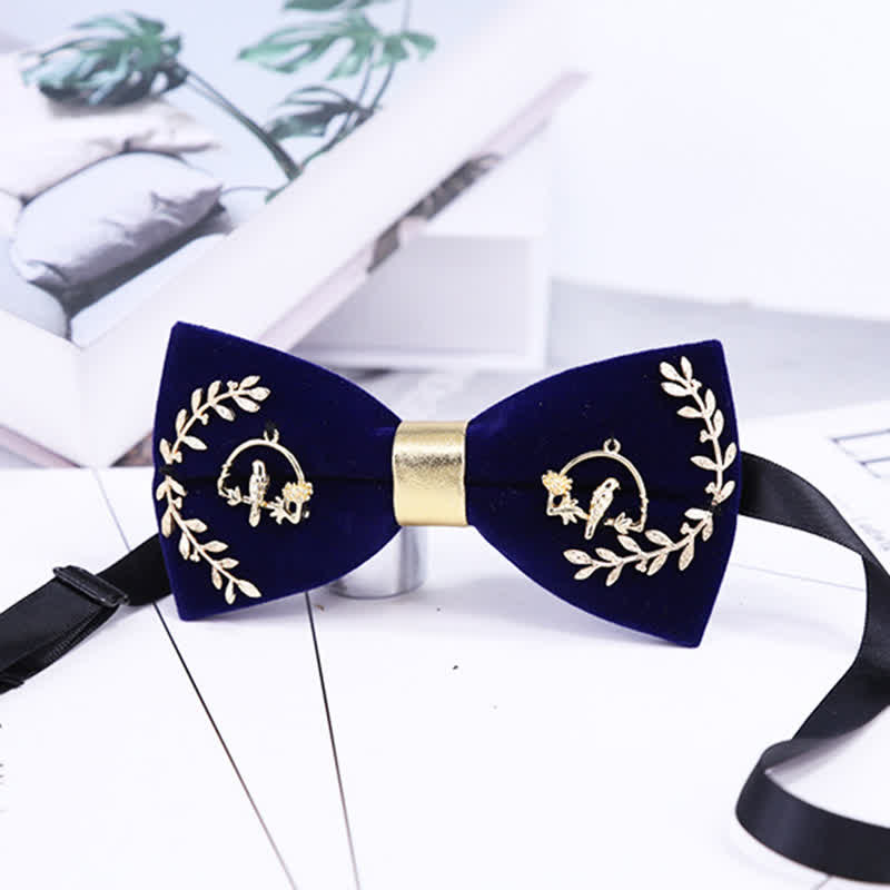 Nœud papillon pour homme avec appliques dorées et décoration en feuille de métal