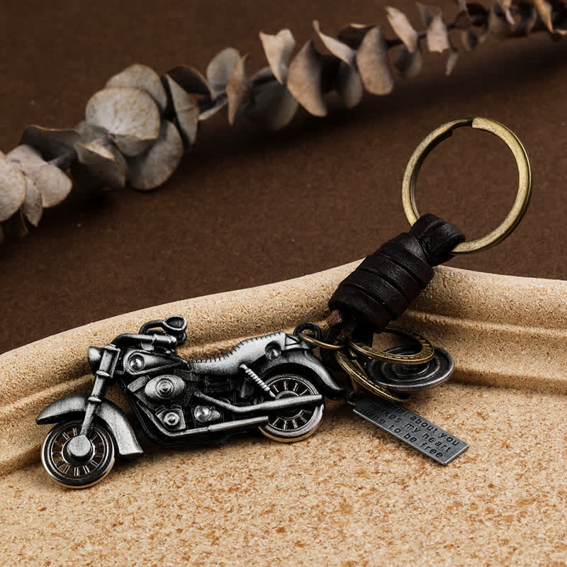 Porte-clés en cuir avec pendentif moto rétro 3D