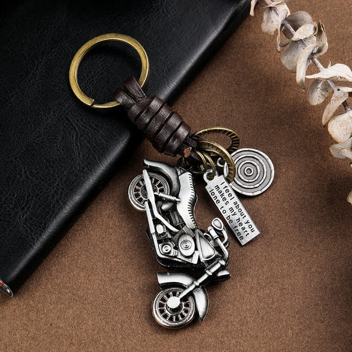 Porte-clés en cuir avec pendentif moto rétro 3D
