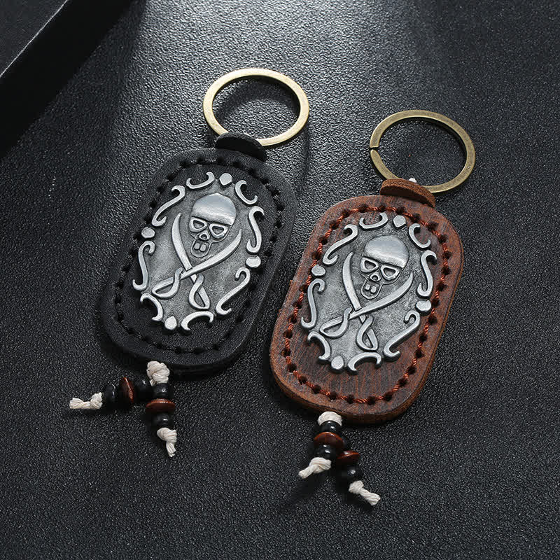 Porte-clés en cuir avec pendentif tête de mort et épées doubles